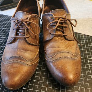 Pikolinos brown leather oxfords with short heel, size 40